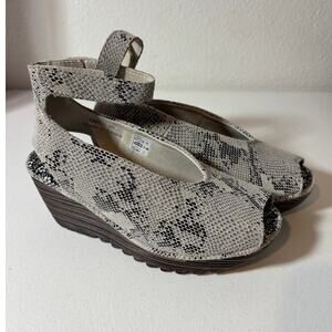 Bernie Mev Size 5 (EU 36) Mely Snakeskin Slingback Ankle Strap Wedge Sandals